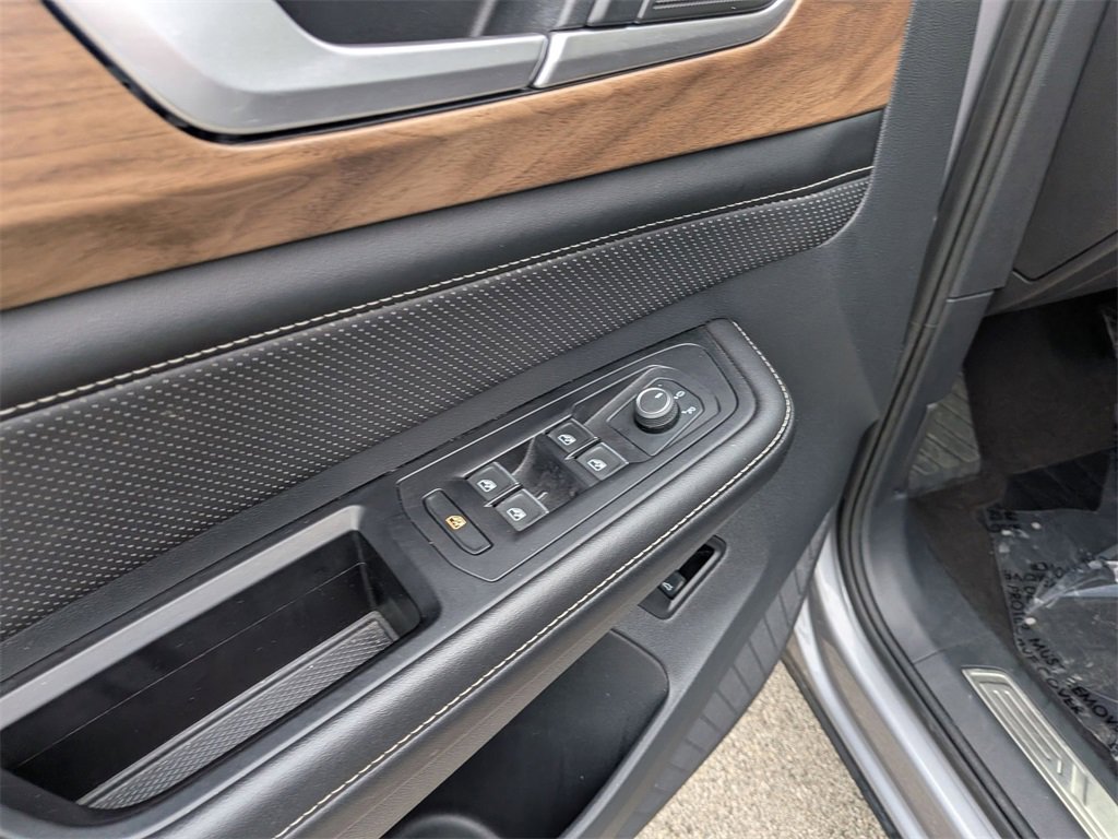 Used 2024 Volkswagen Atlas SE image 13