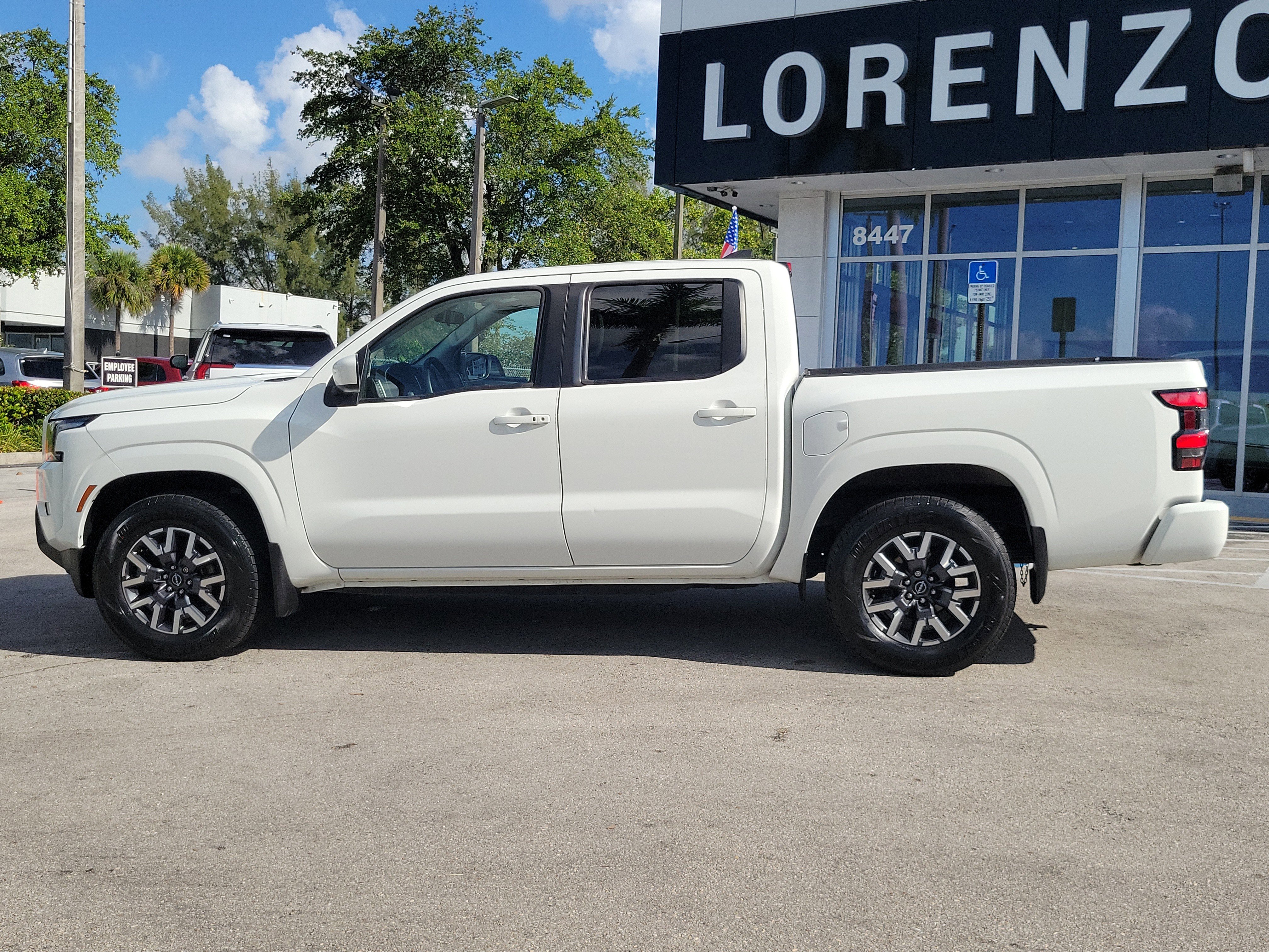 Used 2022 Nissan Frontier SV image 8