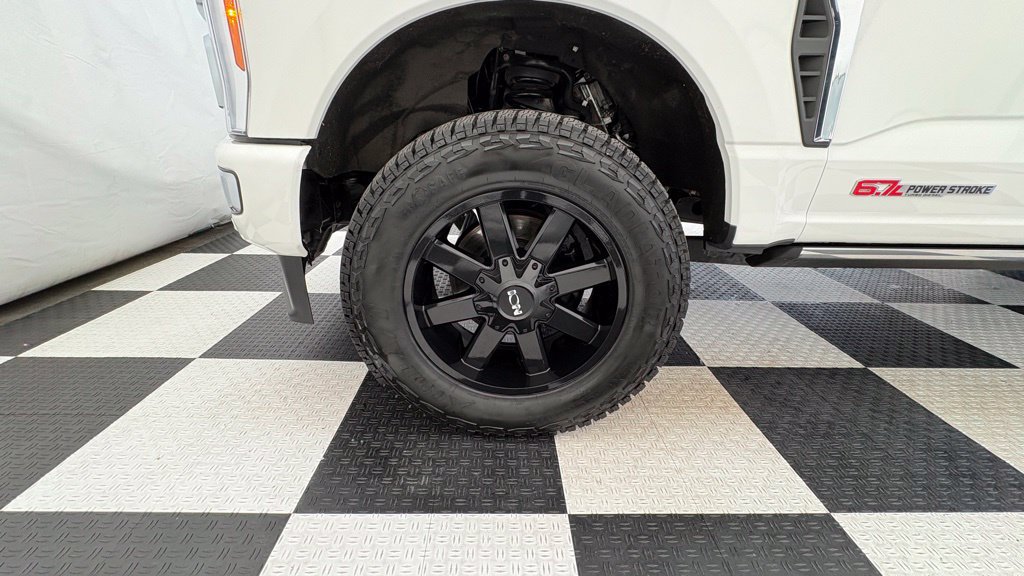 Used 2023 Ford F350 Platinum w/ FX4 Off-Road Package AWD/4WD image 11