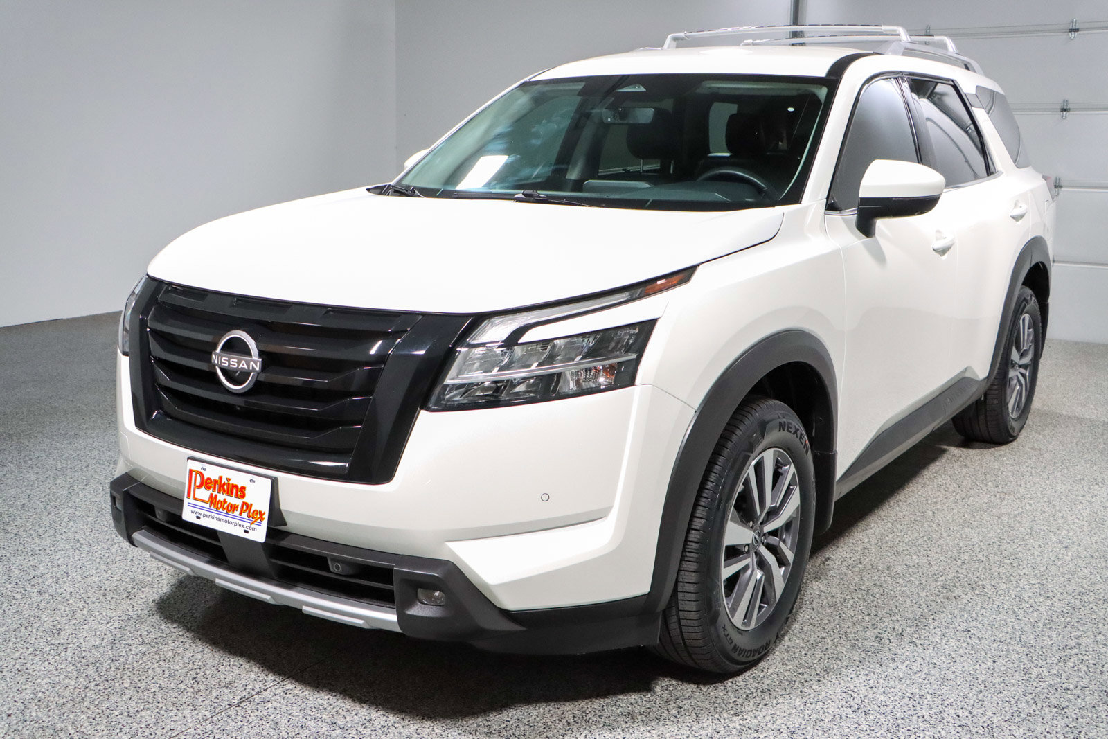 Used 2023 Nissan Pathfinder SL w/ Lighting Package (N92) FWD image 33