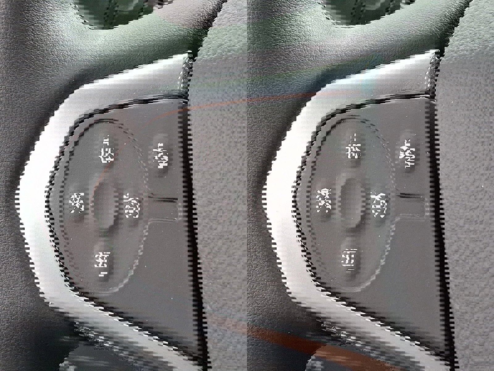 Used 2023 Chevrolet Traverse LT image 21