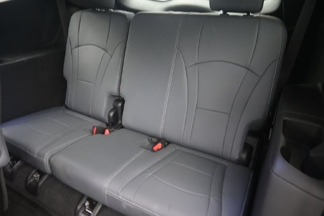 Used 2023 Buick Enclave Essence w/ Experience Buick Package AWD/4WD image 17