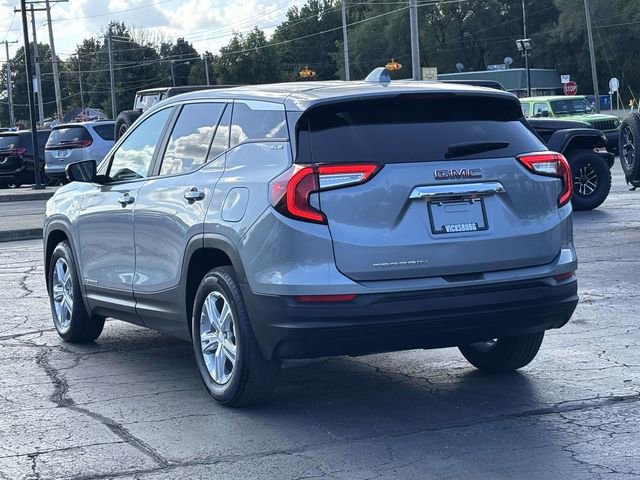 Used 2024 GMC Terrain SLE image 2
