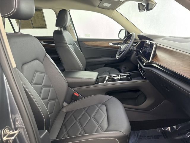 Used 2025 Volkswagen Atlas SE image 25