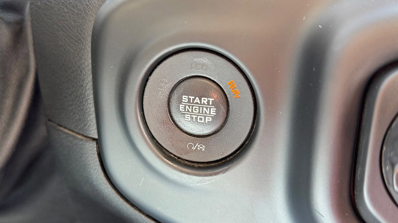 Used 2018 Jeep Wrangler Unlimited Sahara image 29