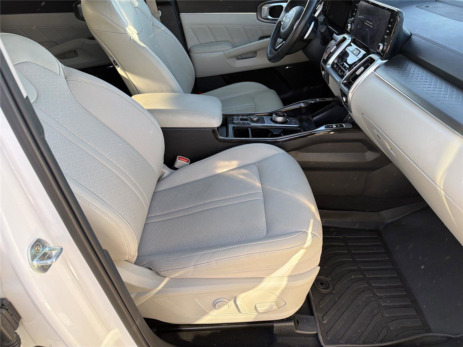 Used 2022 Kia Sorento SX Prestige w/ Panoramic Sunroof Package AWD/4WD image 13
