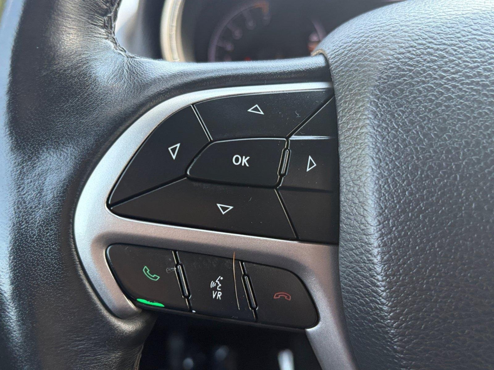 Used 2019 Jeep Grand Cherokee Altitude AWD/4WD image 32