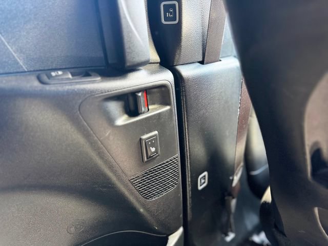 Used 2018 Chrysler Pacifica Limited w/ Advanced Safetytec Group FWD image 43