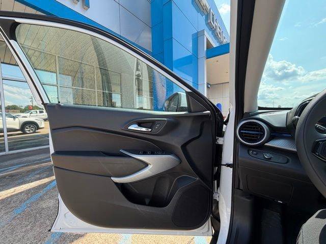 New 2026 Chevrolet Trax LS w/ LS Convenience Package FWD image 17