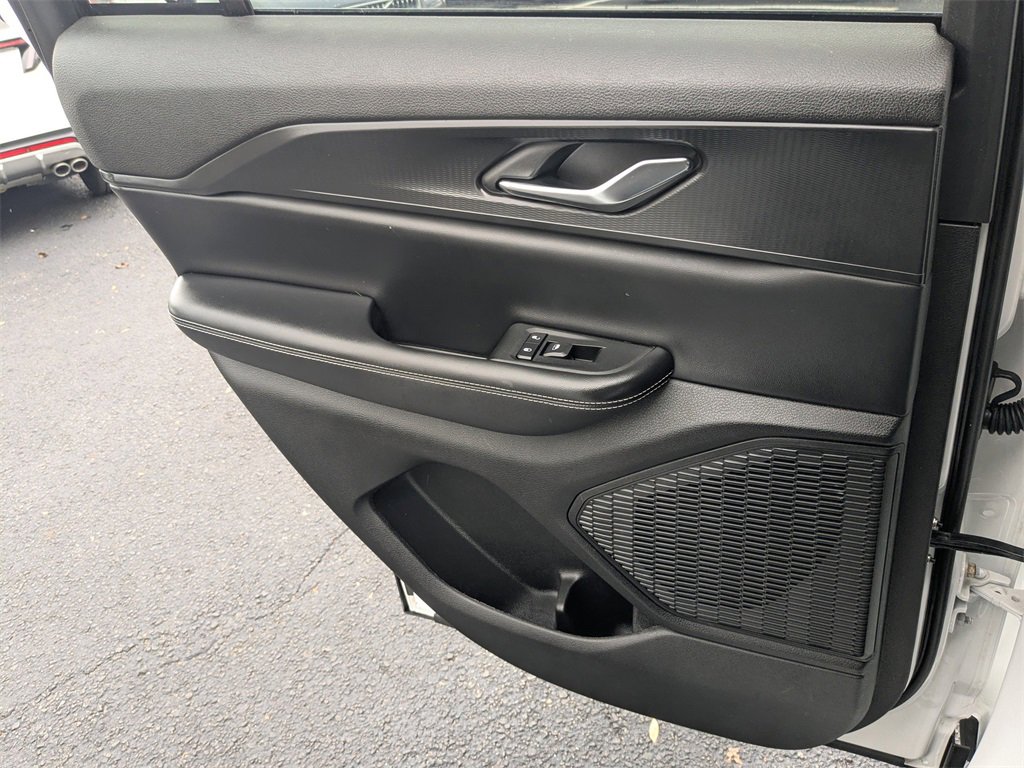 Used 2024 Jeep Grand Cherokee Laredo X image 23