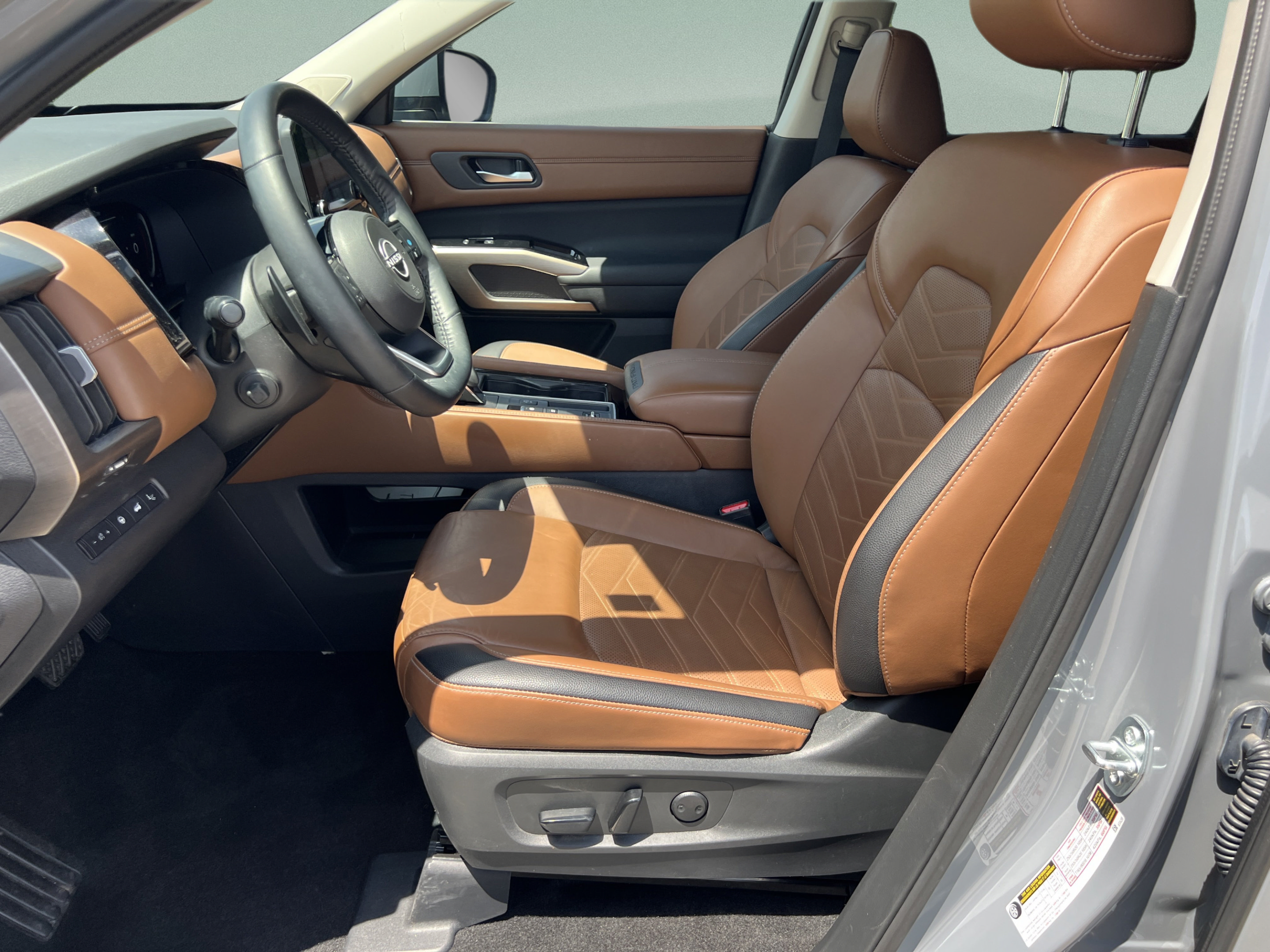 Used 2024 Nissan Pathfinder Platinum w/ Cargo Package FWD image 19
