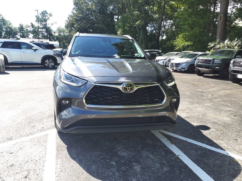 Used 2023 Toyota Highlander Limited FWD video 2