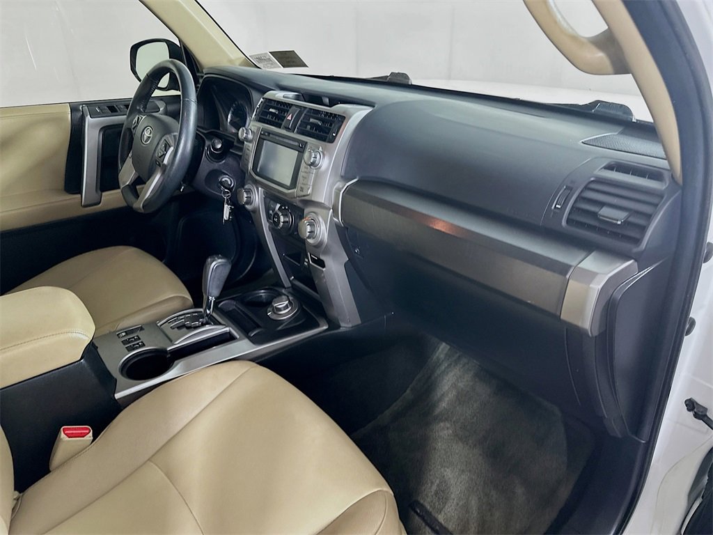 Used 2016 Toyota 4Runner SR5 Premium image 31