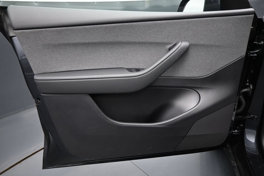 Used 2026 Tesla Model Y AWD image 10