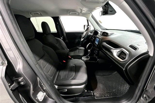 Used 2019 Jeep Renegade Latitude w/ Cold Weather Group image 27