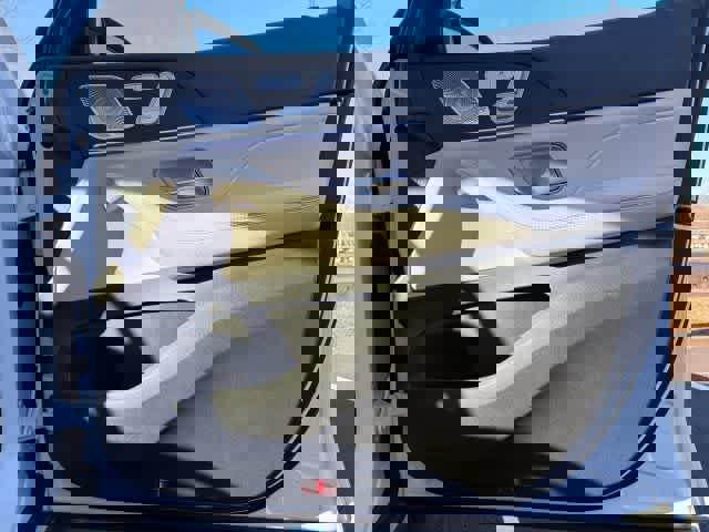 Used 2020 Mercedes-Benz GLE 350 4MATIC w/ Premium Package image 28