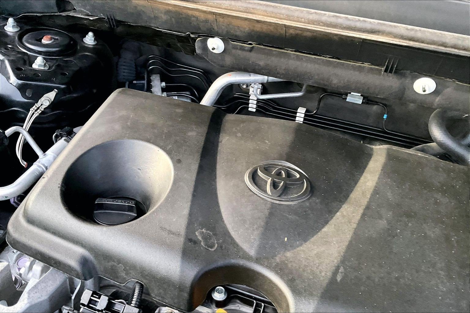 Used 2021 Toyota RAV4 XLE image 30