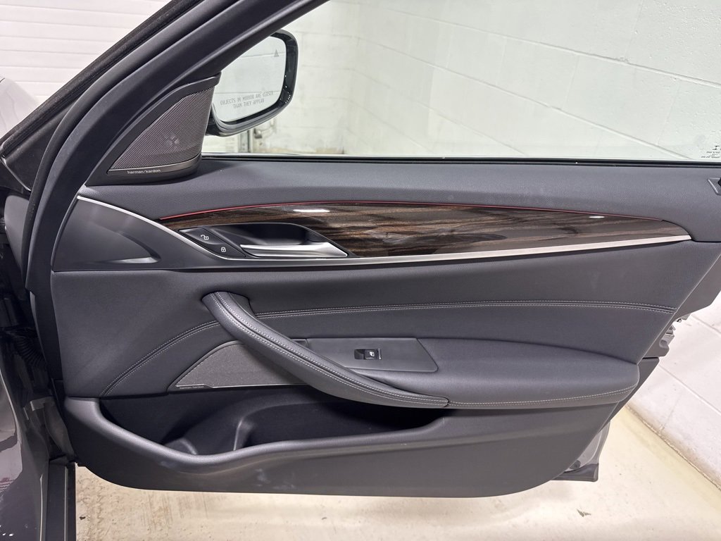 Used 2022 BMW 530i xDrive w/ Premium Package image 39