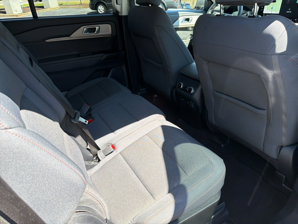 Used 2025 Ford Explorer Active RWD image 24