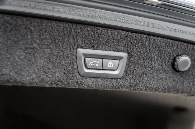 Used 2019 BMW 740i w/ M Sport Package RWD image 12