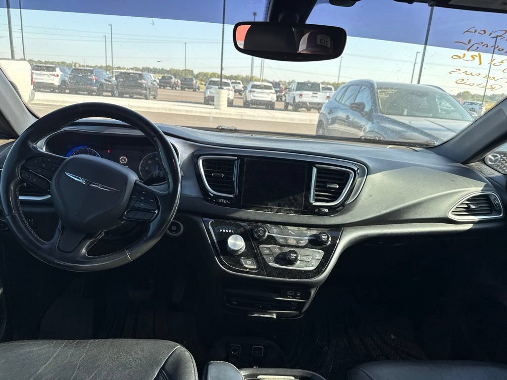 Used 2020 Chrysler Pacifica Touring-L Plus FWD image 10