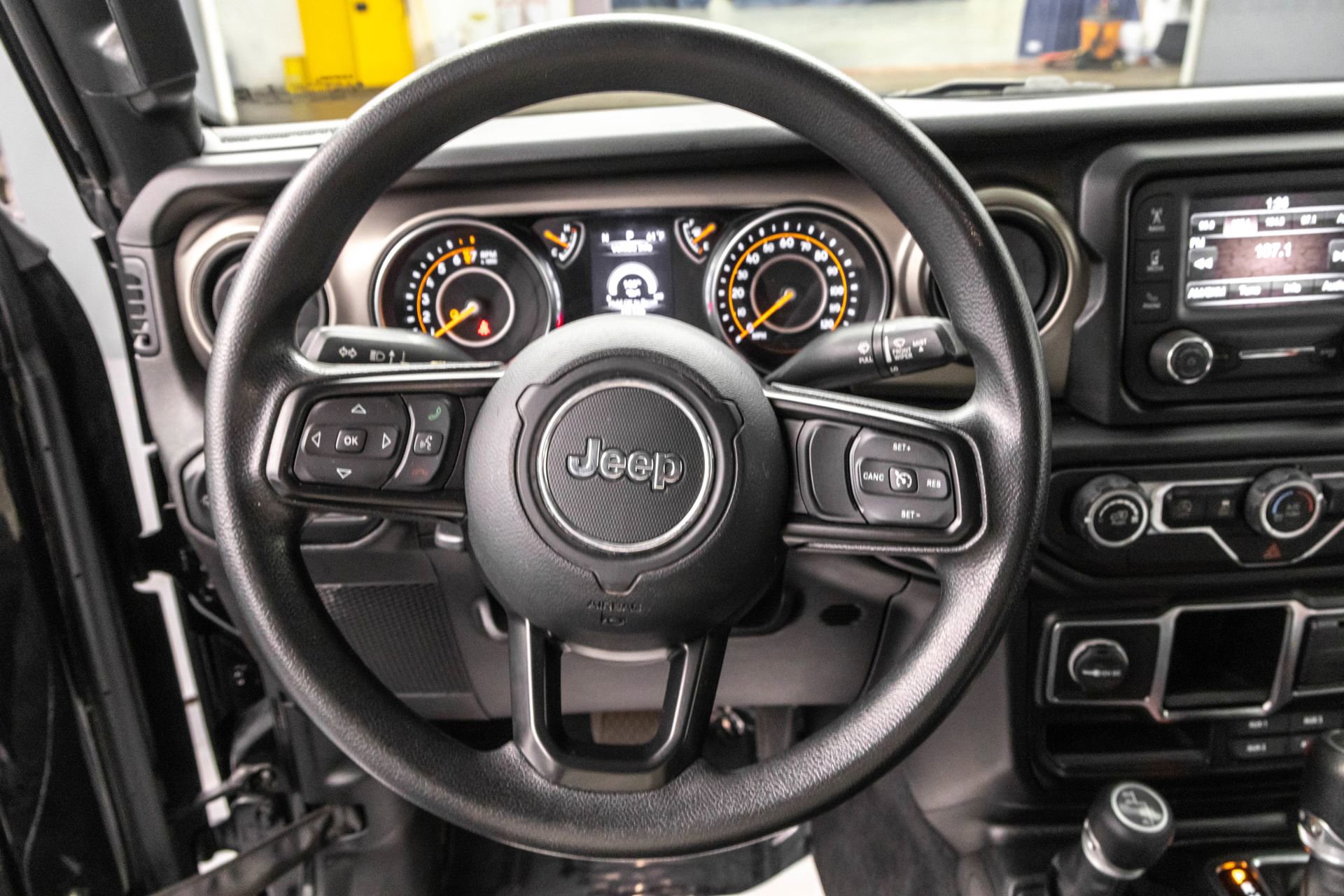 Used 2021 Jeep Gladiator Sport image 25