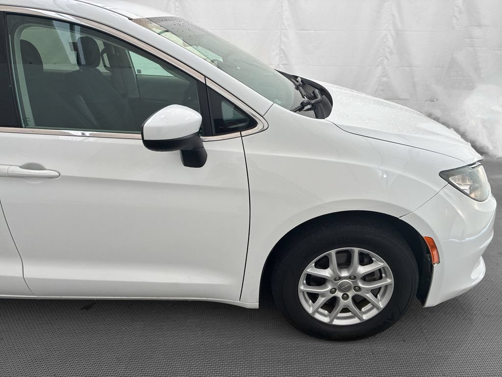 Used 2020 Chrysler Voyager LX w/ Cold Weather Group FWD image 7