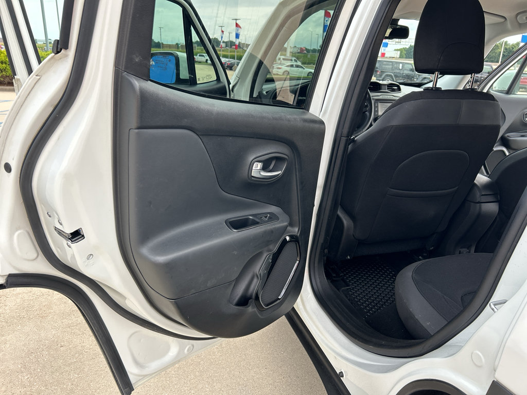 Used 2017 Jeep Renegade Altitude AWD/4WD image 14