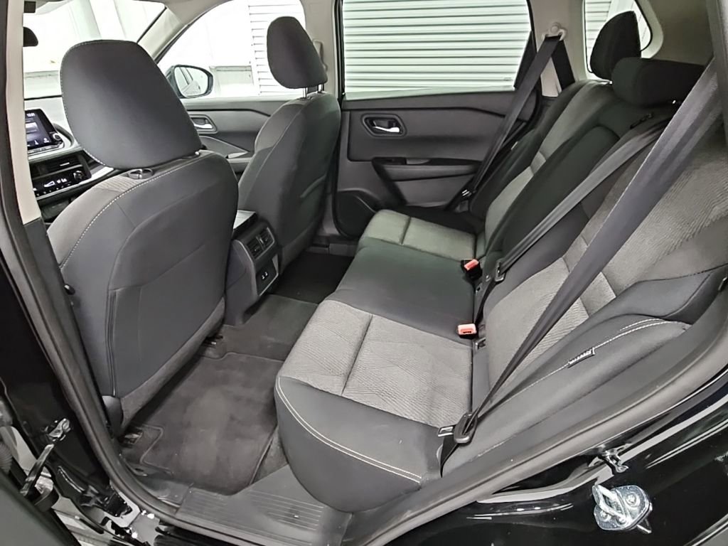 Used 2024 Nissan Rogue SV image 26
