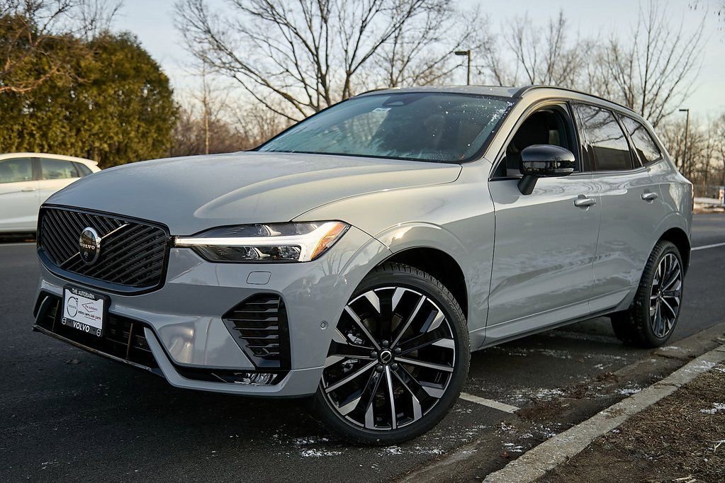 New 2026 Volvo XC60 B5 Ultra w/ Climate Package image 3