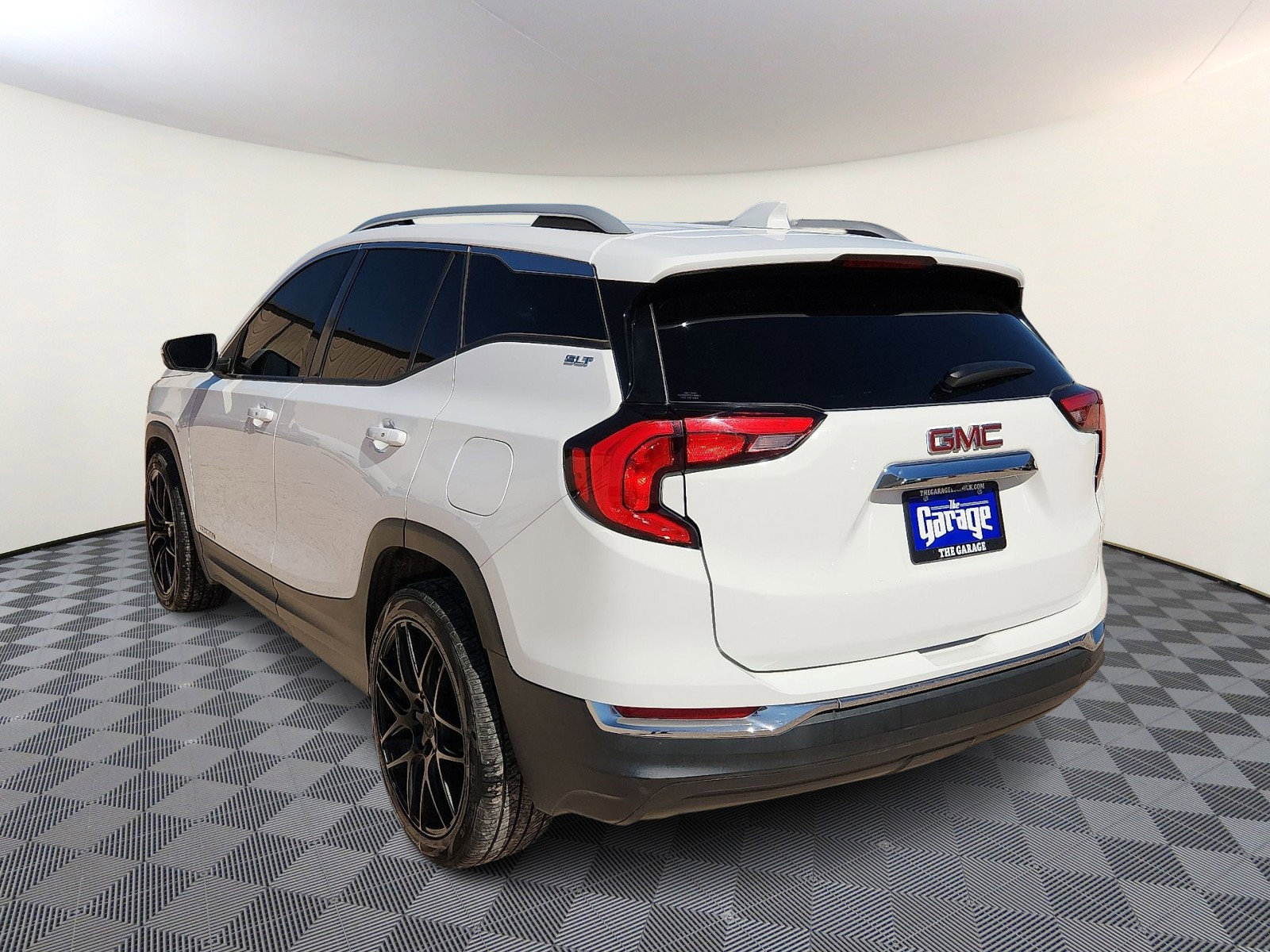 Used 2019 GMC Terrain SLT w/ Preferred Package image 3