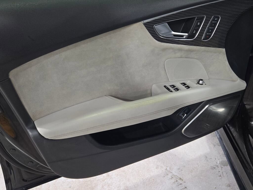 Used 2017 Audi RS 7 Prestige image 22