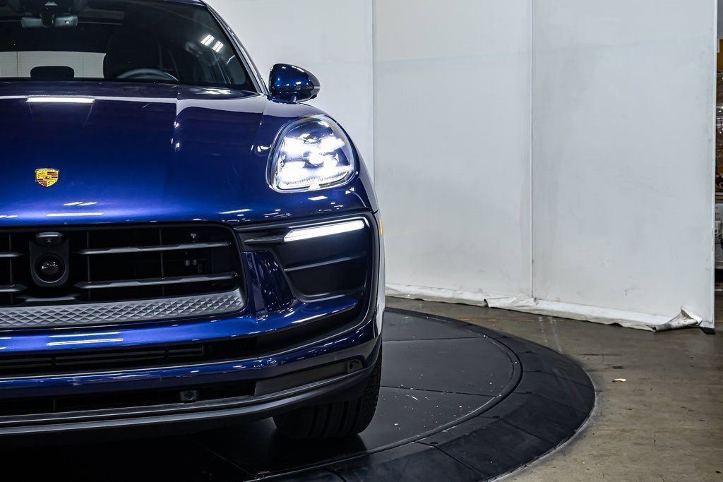 Certified 2025 Porsche Macan image 21