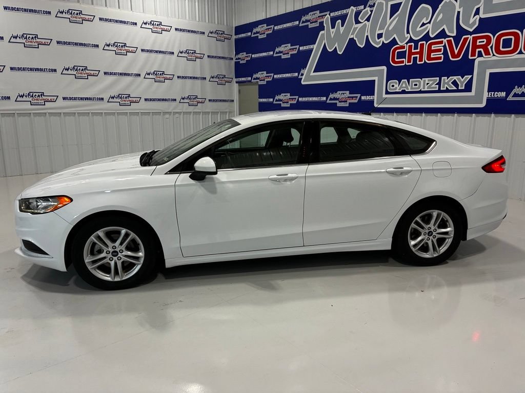 Used 2018 Ford Fusion SE w/ Fusion SE Technology Package FWD image 3