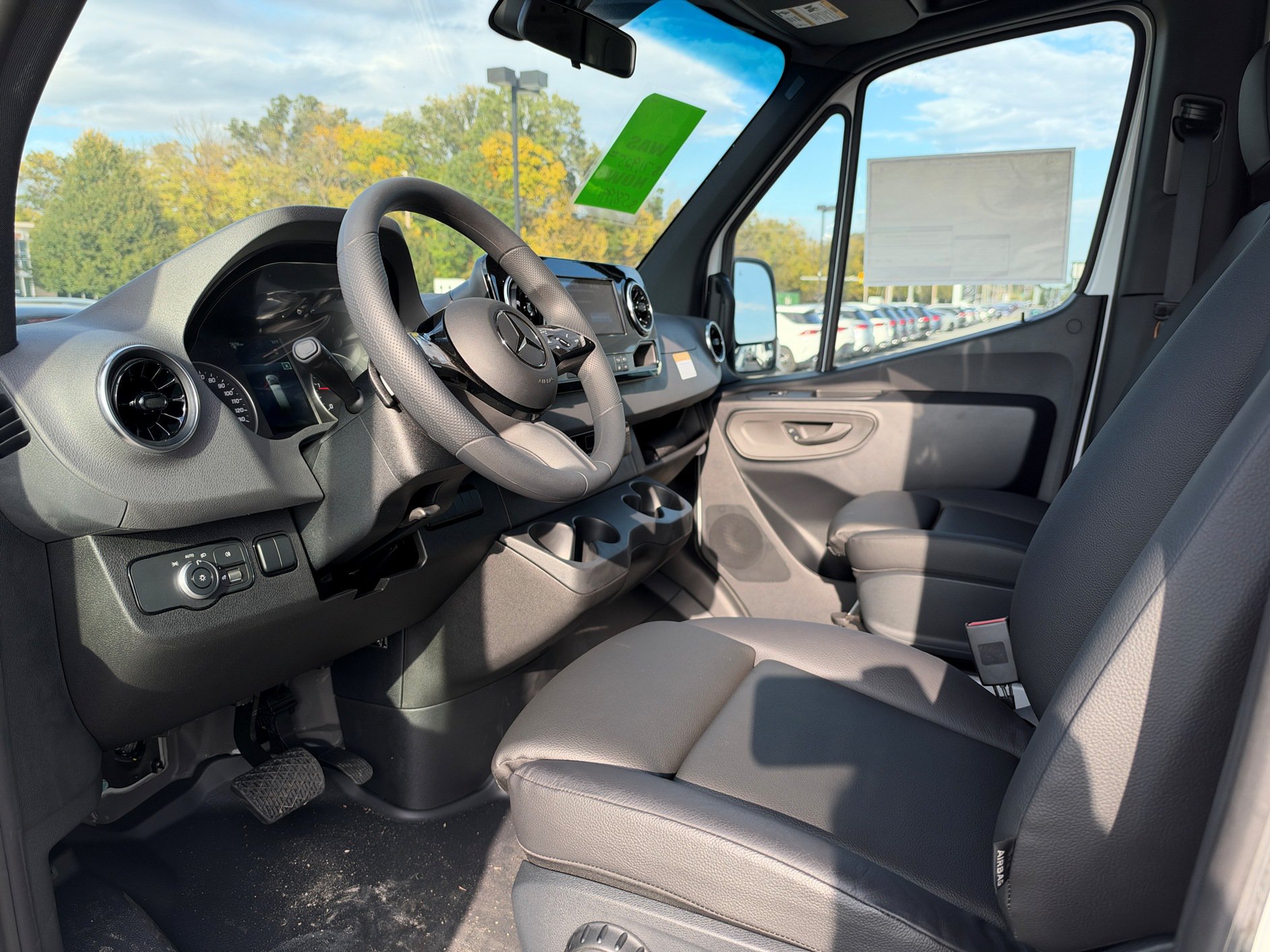 Used 2025 Mercedes-Benz Sprinter 2500 image 8