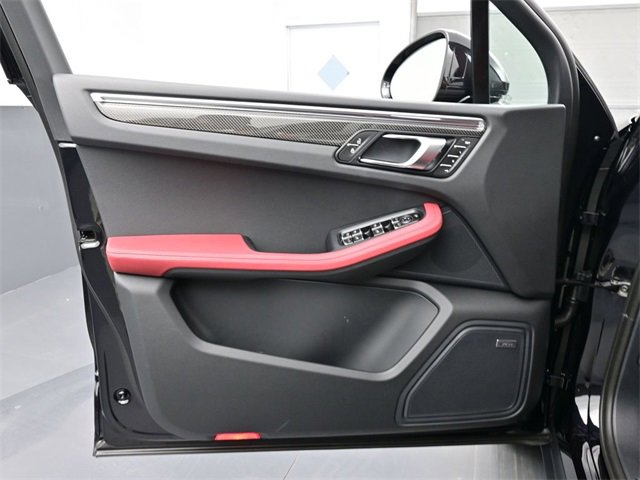 New 2026 Porsche Macan image 7