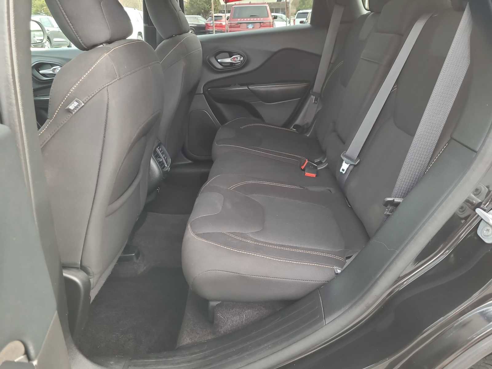 Used 2016 Jeep Cherokee Latitude image 21