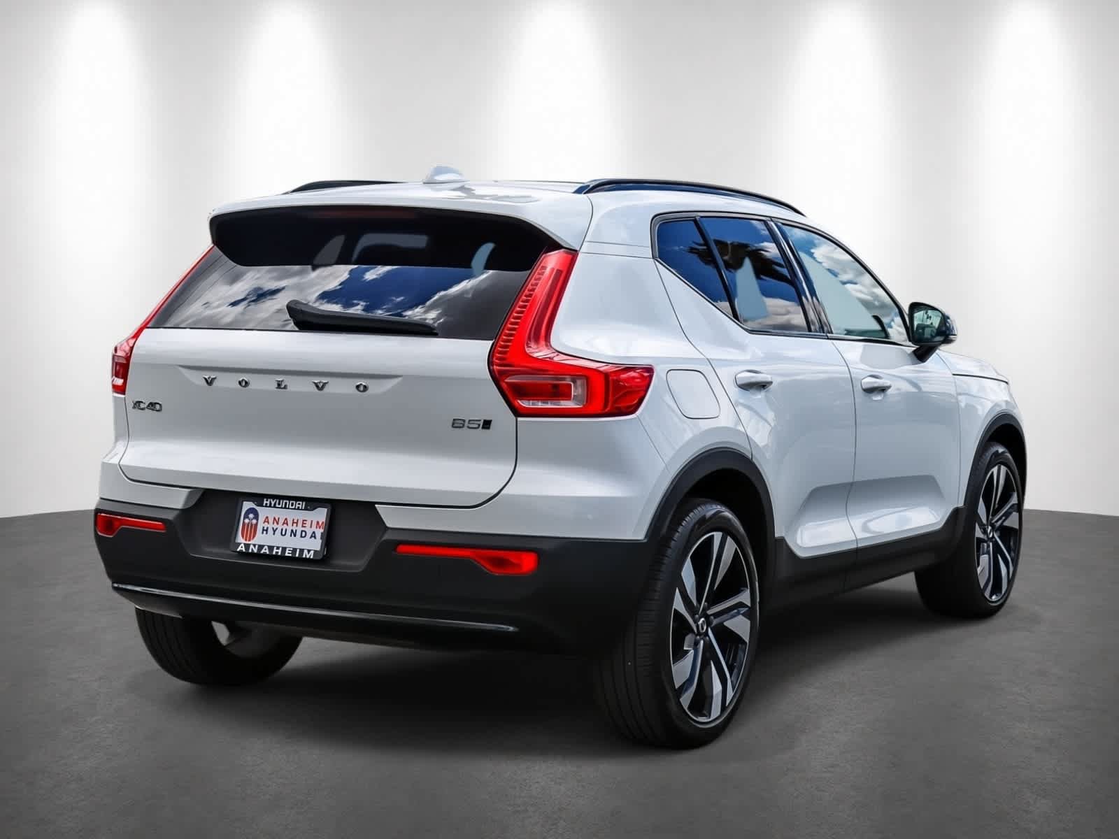 Used 2023 Volvo XC40 B5 Ultimate AWD/4WD image 7