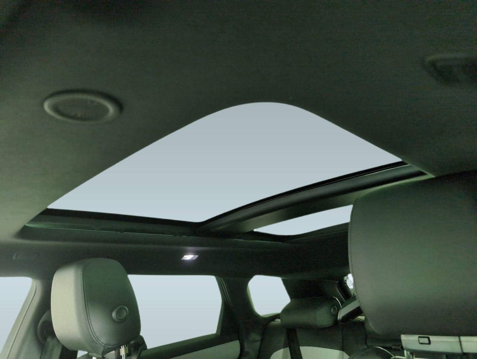 Certified 2026 Land Rover Range Rover Evoque Dynamic SE image 12