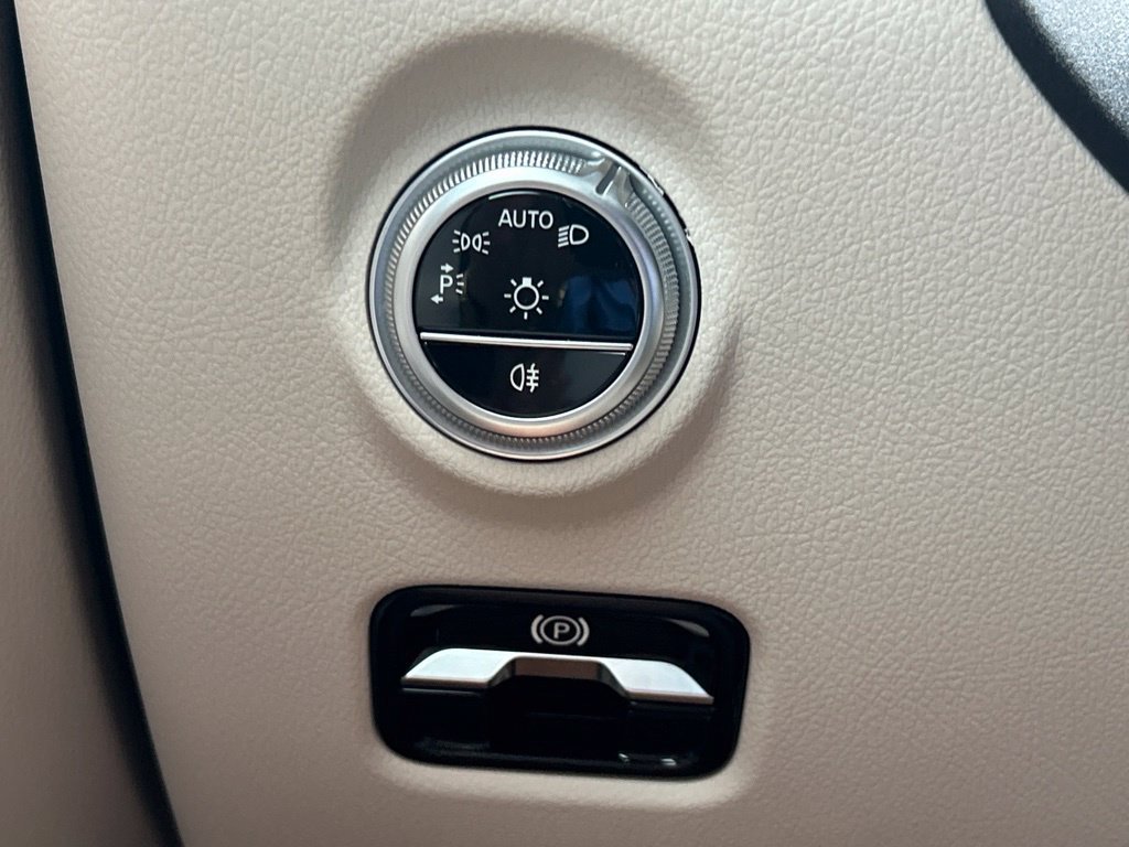 Used 2022 Mercedes-Benz C 300 Sedan image 32