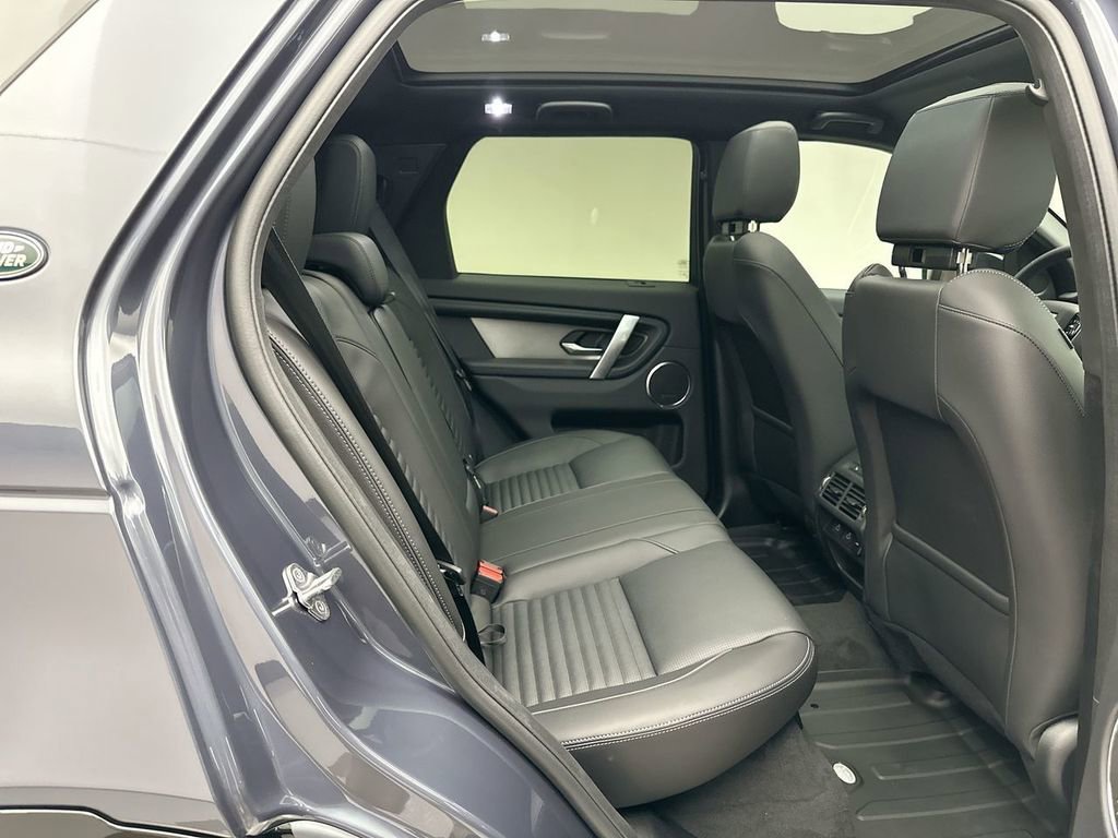 Used 2025 Land Rover Discovery Sport Dynamic SE image 5