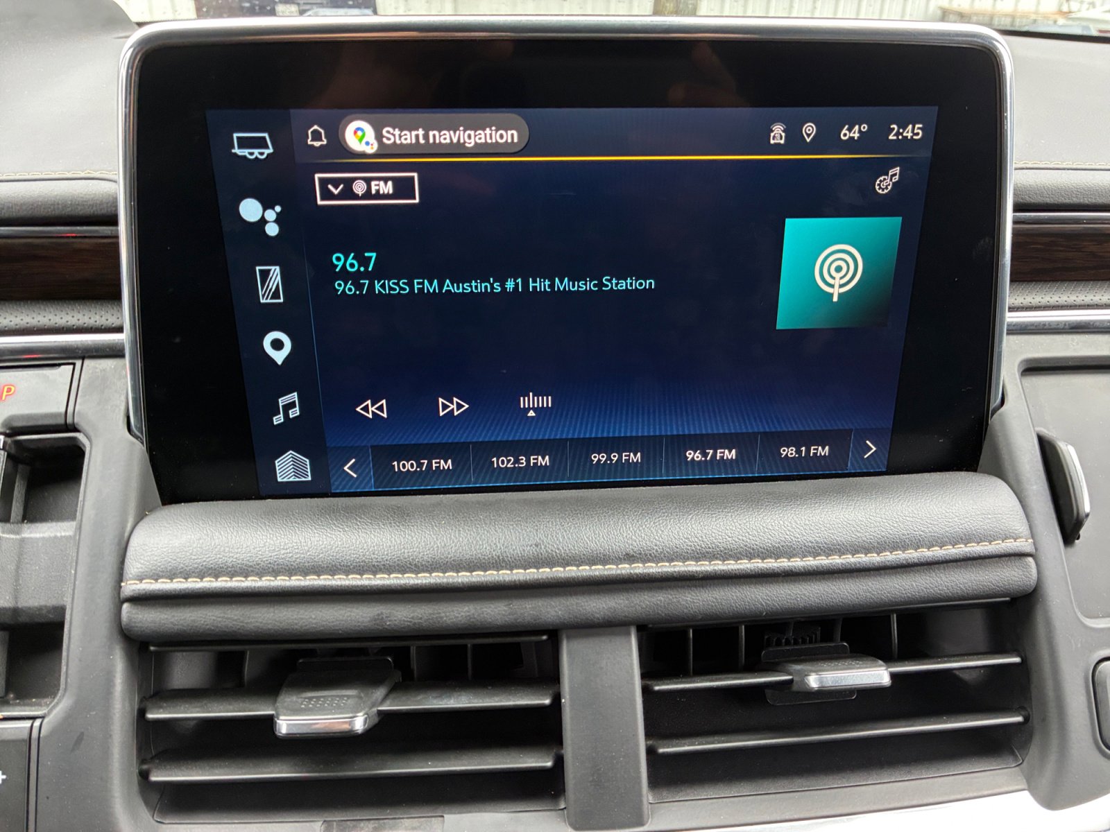 Used 2023 Chevrolet Suburban Premier w/ Advanced Technology Package AWD/4WD image 16