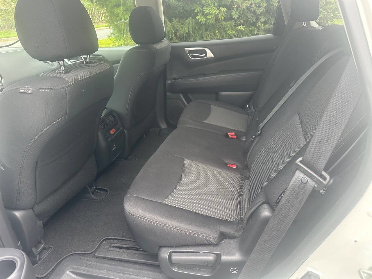 Used 2018 Nissan Pathfinder S AWD/4WD image 12