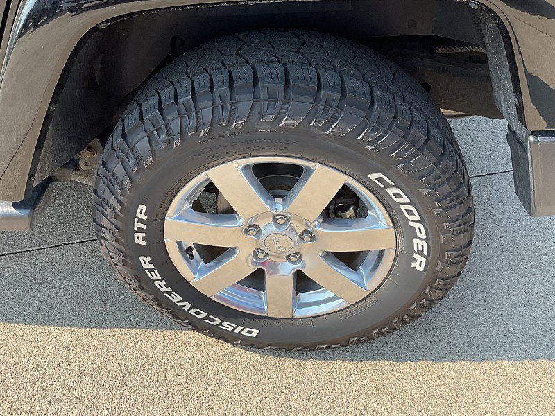 Used 2015 Jeep Wrangler Unlimited Sahara w/ Connectivity Group AWD/4WD image 10