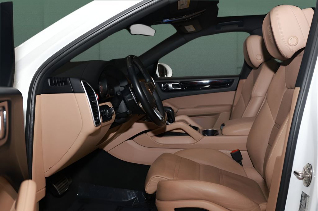 Used 2021 Porsche Cayenne S w/ Premium Package Plus image 11