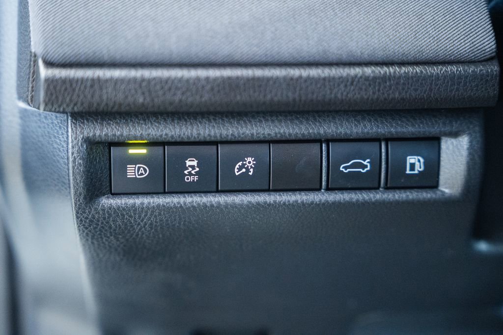 Used 2025 Toyota Camry LE FWD image 38