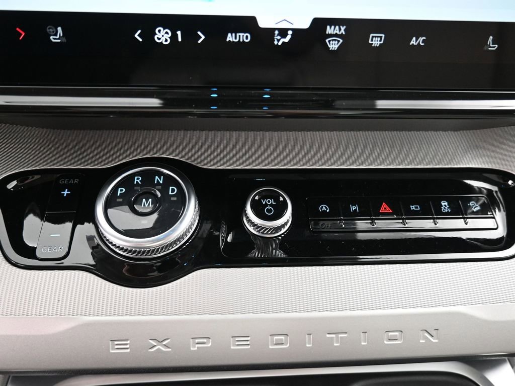 New 2025 Ford Expedition Active image 32