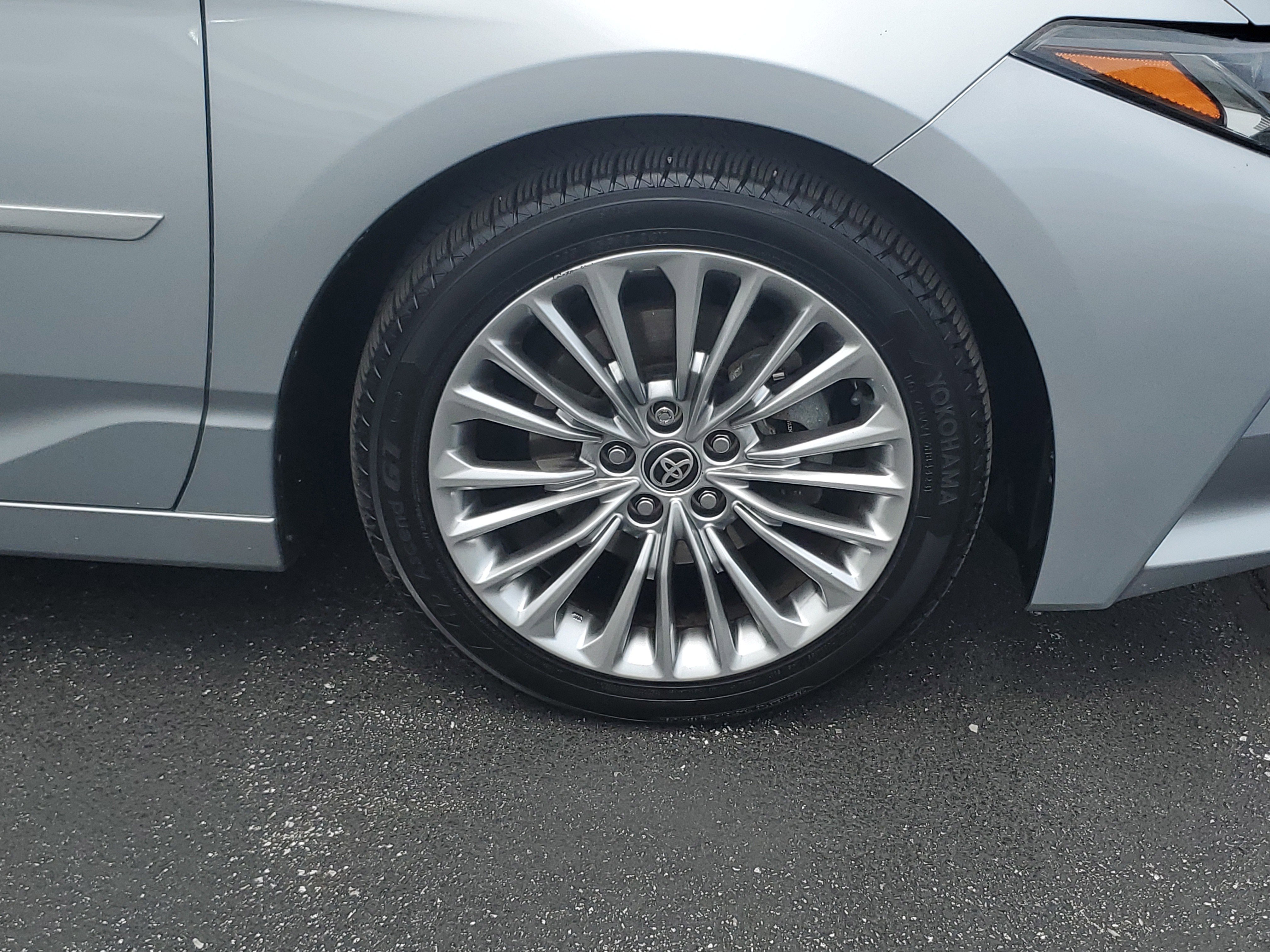 Used 2021 Toyota Avalon Limited w/ Advanced Safety Package AWD/4WD image 5