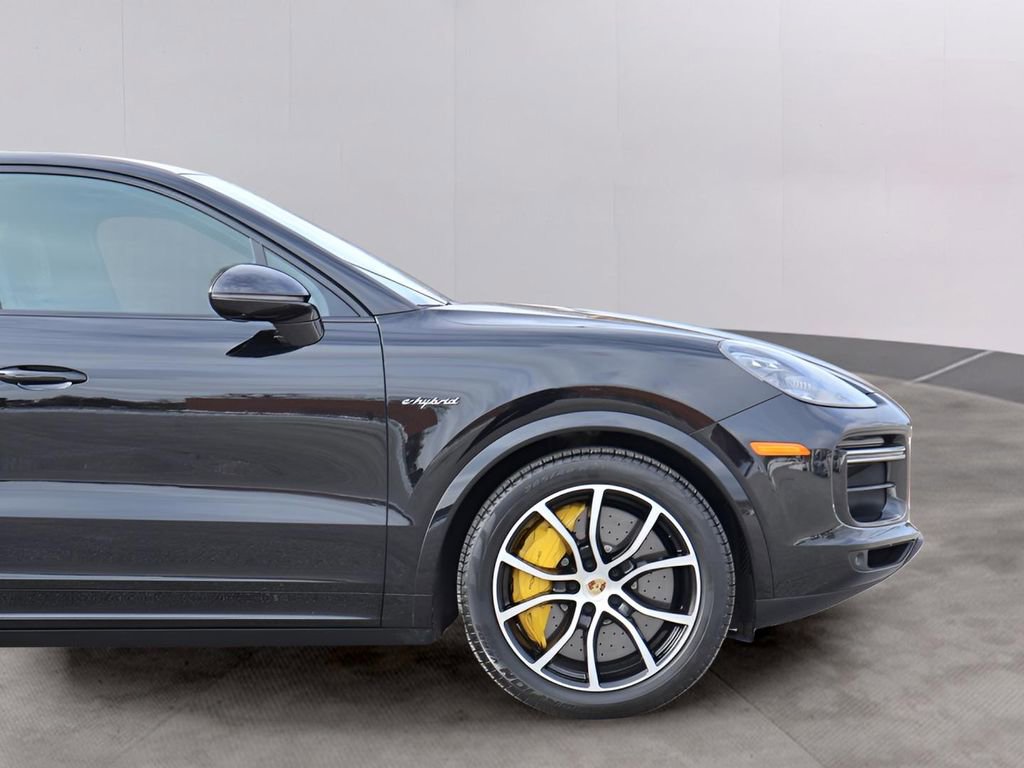Certified 2023 Porsche Cayenne Turbo S AWD/4WD image 10
