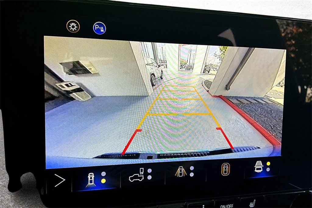 Used 2024 Chevrolet Colorado LT w/ LT Convenience Package III image 15